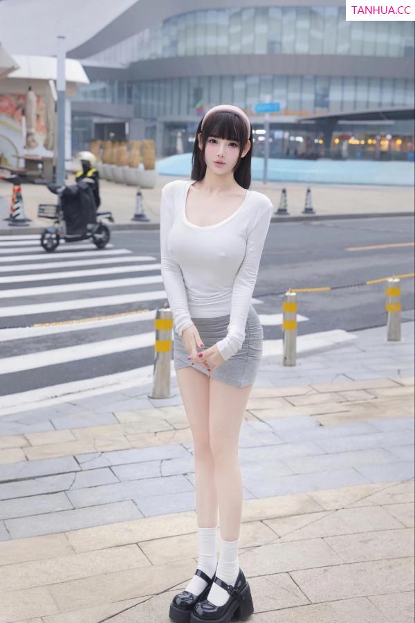 [XiuRen]高清写真图 2024.02.08 No.8089 李可可 短裙美腿